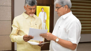 Andhra News: హైవేపై కూల్ డ్రింక్స్‌ వ్యాన్ బోల్తా… క్లియర్ చేసేలోపే..