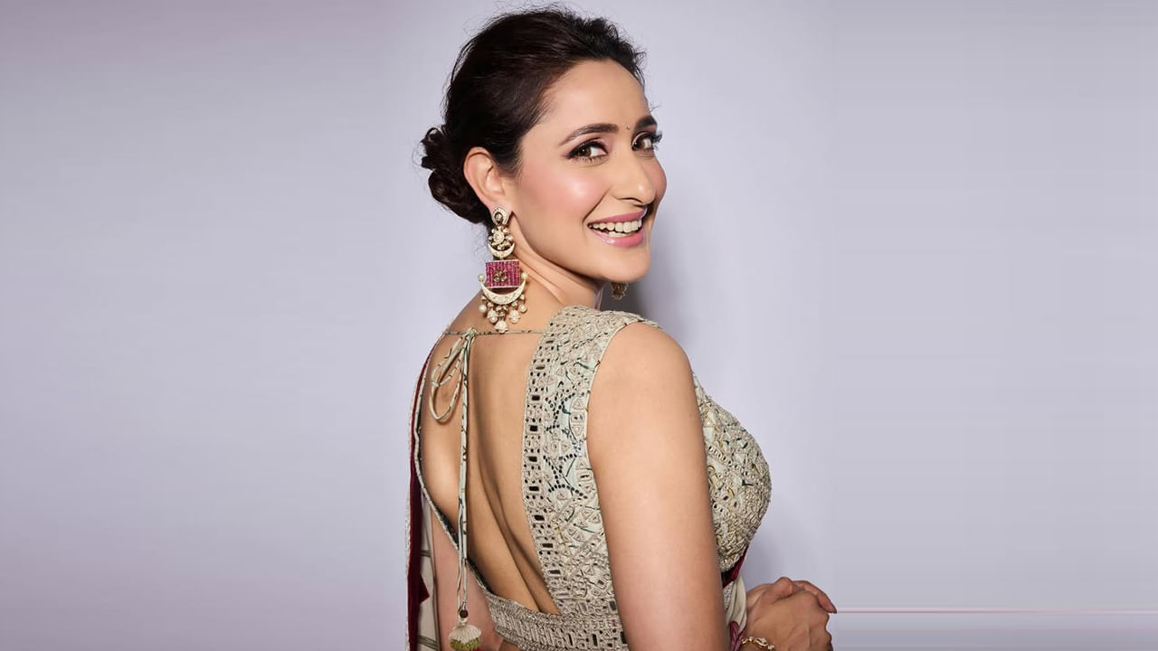 12 జనవరి 1988న మధ్యప్రదేశ్ రాష్ట్రంలోని జబల్పూర్ లో జన్మించింది ప్రగ్య జైస్వాల్. ప్రంజూల్ జైస్వాల్ అనే సోదరి కూడా ఈమెకు ఉంది. పూణేలోని సింబయాసిస్ లా స్కూల్‌లో విద్యాభ్యాసం పూర్తి చేసింది.