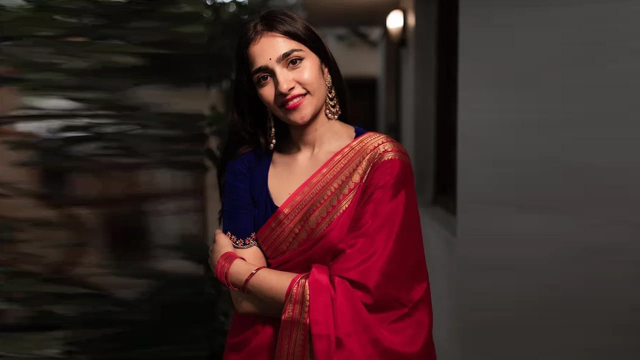 నేహా పరిస్థితి అలా ఉంటే.. సడన్‌గా సూపర్‌ ఫామ్‌లోకి వచ్చేశారు కన్నడ బ్యూటీ రుక్మిణీ వసంత్‌. లాస్ట్‌ ఇయర్ నిఖిల్‌ హీరోగా తెరకెక్కిన అప్పుడో ఇప్పుడో ఎప్పుడో మూవీతో టాలీవుడ్‌కు పరిచయం అయింది ఈ బ్యూటీ.