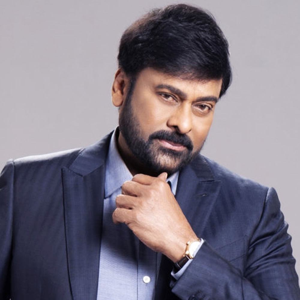 జగదేకవీరుడు, అతిలోకసుందరి, అంజీ తర్వాత తన కెరీర్ లో ఎప్పుడు సోషియో ఫాంటసీ సినిమాలు చేయలేదు చిరంజీవి. ఇన్నేళ్ల తర్వాత వసిష్ఠ తో ఆ జోనర్ లోకి వెళ్లారు మెగాస్టార్. ఆ చిత్రం షూటింగ్ పూర్తైంది. త్వరలోనే డేట్ కూడా ప్రకటించనున్నారు మేకర్స్. 
