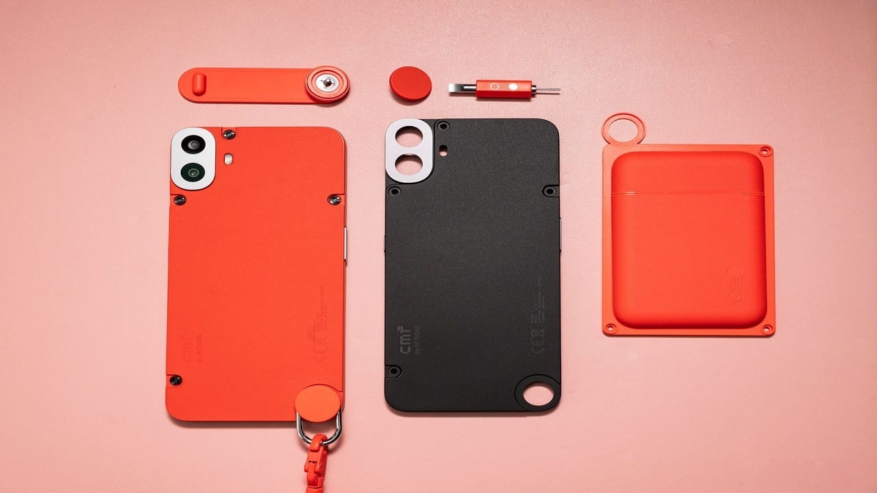 ఆధునిక ఫీచర్లు, స్పెసిఫికేషన్లు కలిగిన సీఎంఎఫ్ ఫోన్ 1 తక్కువ ధరకు అందుబాటులోకి వచ్చింది. సూపర్ అమోలెడ్ ఎల్టీపీఎస్ ప్యానెల్ కలిగిన 6.67 అంగుళాల స్క్రీన్, ఆక్టా కోర్ ప్రాసెసర్, మీడియా టెక్ డైమెన్సిటీ 7300 చిప్ సెట్, 6 జీబీ, 8 జీబీ ర్యామీ, 128 జీబీ స్టోరేజీ దీని ప్రత్యేకతలు. ఎక్కువ  సమయం పనిచేసేందుకు 5000 ఎంఏహెచ్ బ్యాటరీ ఏర్పాటు చేశారు. ఈ 5జీ ఫోన్ కు ఎఫ్ డీడీ ఎన్ 1, ఎన్3, ఎన్5, ఎన్8, ఎన్28తో పాటు టీడీడీ ఎన్38, ఎన్40, ఎన్41, ఎన్77, ఎన్78 బ్యాండ్లు మద్దతు ఇస్తాయి. కెమెరాకు సంబంధించి వెనుక ప్యానల్ లో 50 ఎంపీ సోనీ సెన్సార్, పోర్ట్రెయిట్ లైన్స్ తో పాటు 16 ఎంపీ సెల్ఫీ కెమెరా ఏర్పాటు చేశారు. ఈ ఫోన్ ను మొదటి రూ.15,999కు విడుదల చేశారు. ఇప్పుడు రూ.15 వేల కంటే తక్కువ ధరకు అందుబాటులో ఉంది. 