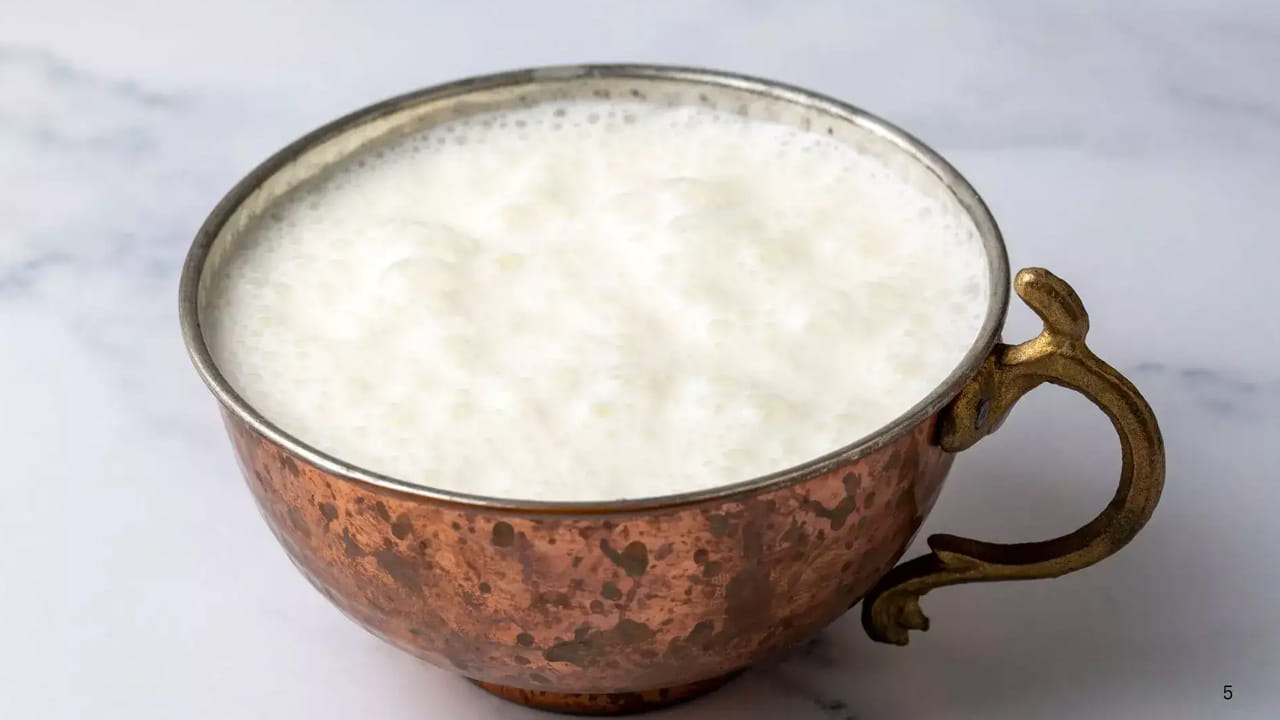 రాగి గ్లాసులో నీళ్లు ఓకే.. రాగిపాత్రలో పాలు తాగితే ఏమవుతుందో తెలుసా..? తప్పక తెలుసుకోండి
