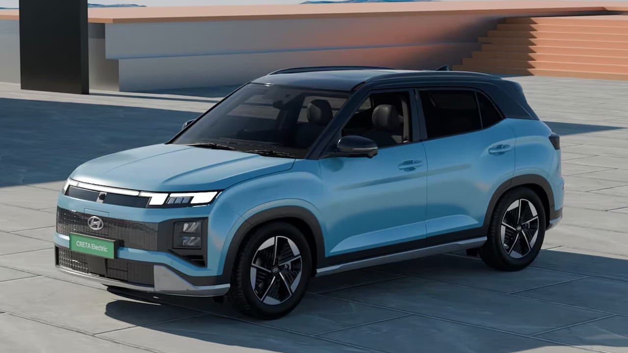 హ్యుందాయ్ క్రెటా ఎలక్ట్రిక్ సాధారణ క్రెటా మాదిరిగానే ఉంటుంది. కానీ కొన్ని చిన్న డిజైన్ మార్పులతో. EV-నిర్దిష్ట మెరుగుదలలను కలిగి ఉంటాయి. గుర్తించదగిన మార్పులలో సీల్డ్-ఆఫ్ ఫ్రంట్ గ్రిల్, హ్యుందాయ్ లోగో వెనుక ఛార్జింగ్ పోర్ట్ ఉన్నాయి. ఈ వాహనం సామర్థ్యాన్ని పెంచడానికి 17-అంగుళాల ఏరో అల్లాయ్ వీల్స్, యాక్టివ్ ఎయిర్ ఫ్లాప్‌లను కూడా కలిగి ఉంది. ఇవి ఏరోడైనమిక్ సామర్థ్యాన్ని మెరుగుపరుస్తూ కారు నిర్దిష్ట బిట్‌లను చల్లబరచడంలో సహాయపడతాయి.