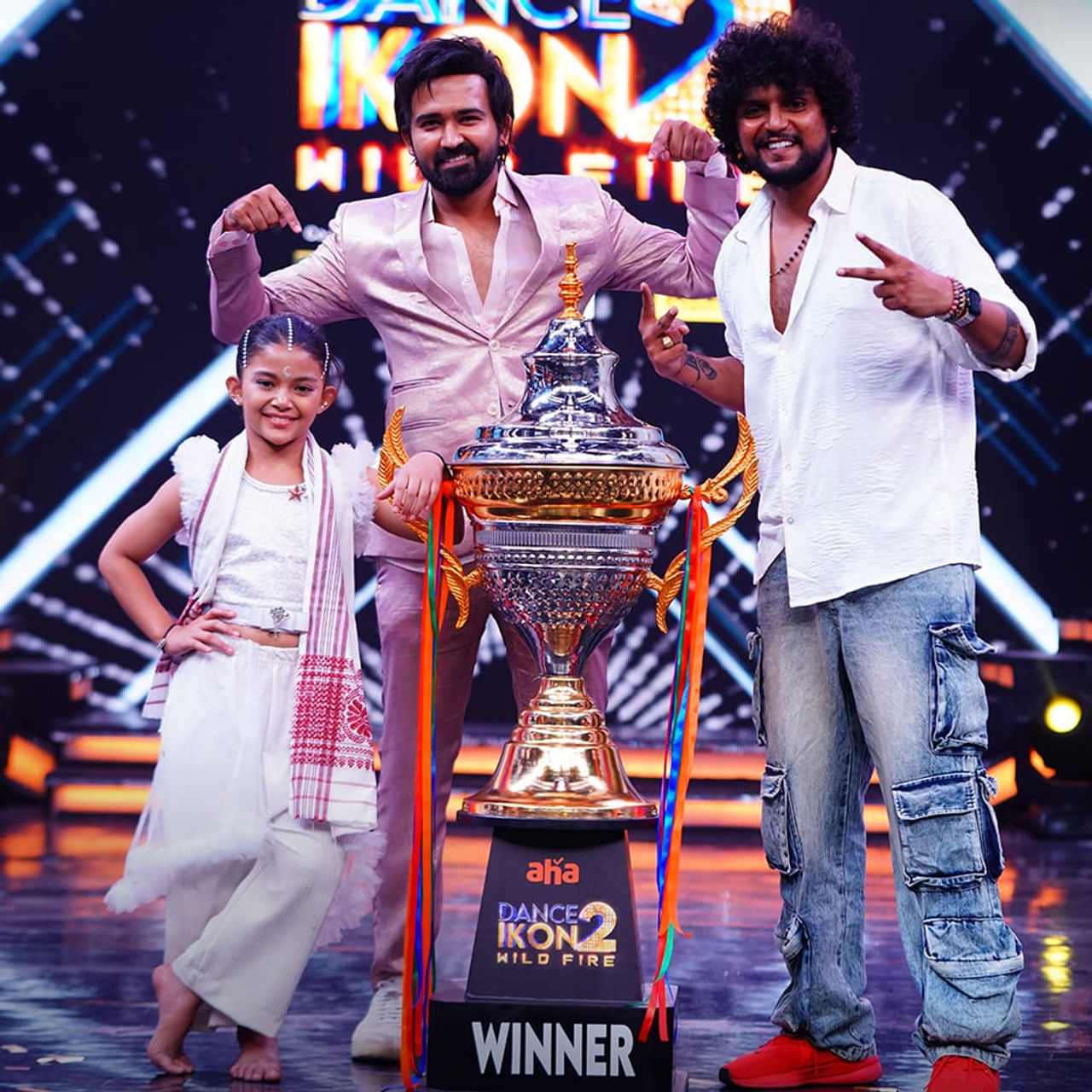 ఆహా ఓటీటీలో డ్యాన్స్ ఐకాన్ 2 స్ట్రీమింగ్ అవుతున్న సంగతి తెలిసిందే. గ్రాండ్ ఫినాలేను రెండు ఎపిసోడ్లుగా స్ట్రీమింగ్ చేస్తుంది ఆహా. ఫస్ట్ ఎపిసోడ్ మే 9న ముగిసింది. ఇక సెకండ్ ఎపిసోడ్ మే 16న రాత్రి స్ట్రీమింగ్ అయ్యింది.