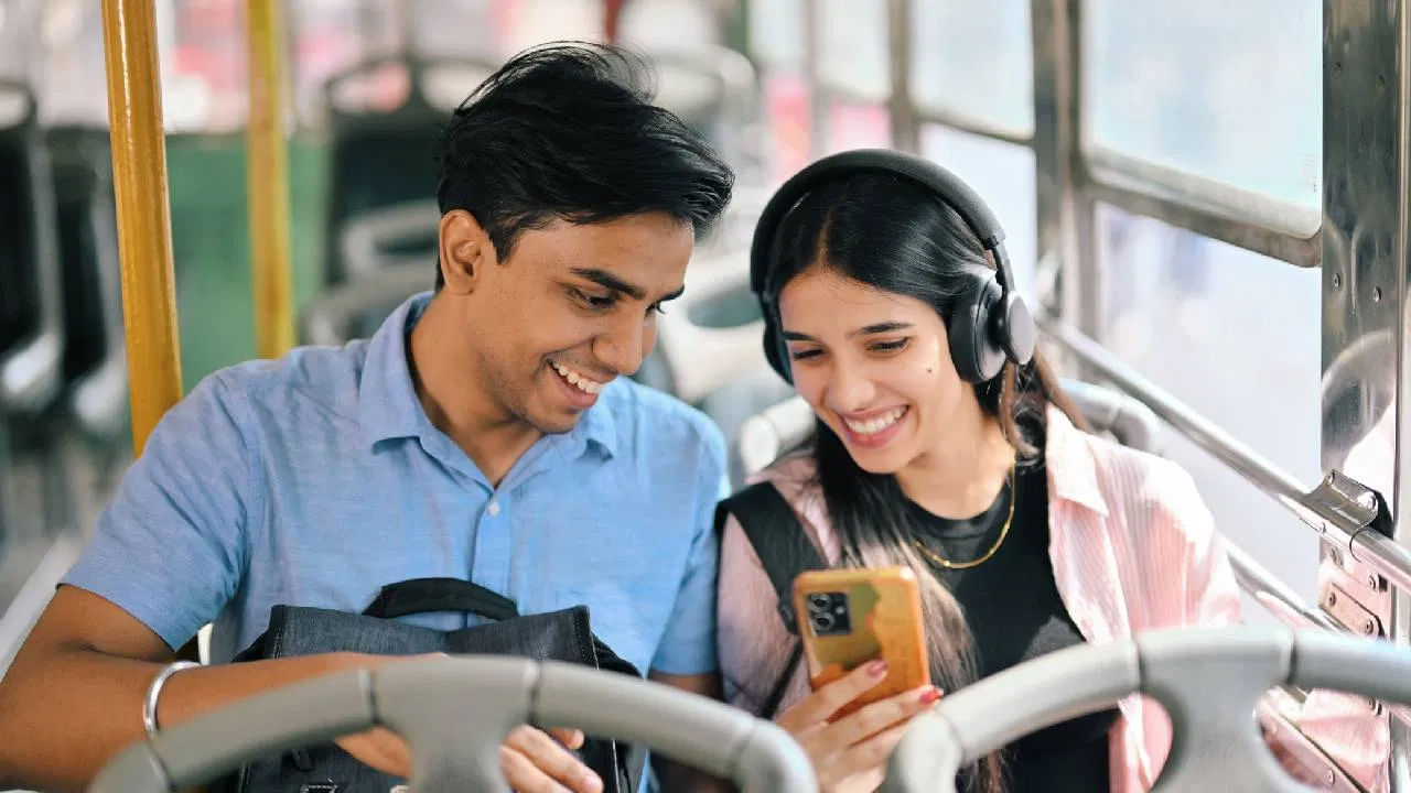 మూడోది డ్రెస్సింగ్ సెన్స్. అబ్బాయిలు కూడా అమ్మాయిల ఫ్యాషన్ సెన్స్, డ్రెస్ సెన్స్‌ని చూస్తారు. అబ్బాయిలకు అమ్మాయిల ఫ్యాషన్ గురించి పెద్దగా తెలియకపోయినా ఆమె బట్టలు ఎలా నప్పాయో, ఆమె నెయిల్ పాలిష్ వేసుకుందా లేదా, ఆమె ధరించిన చెప్పులు ఎలా ఉన్నాయి వంటి విషయాలు చాలా శ్రద్ధగా గమనిస్తారు. 