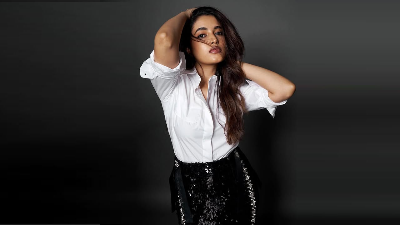 ప్రియాంక అరుల్ మోహన్ 20 నవంబర్ 1994న జన్మించింది. ఆమె తండ్రి తమిళుడు మరియు తల్లి కన్నడిగ. ఆమె మూడబిద్రిలోని అల్వాస్ PU కళాశాలలో పాఠశాల విద్యను అభ్యసించింది. ఆమె బెంగళూరులో ఇంజినీరింగ్ చదివింది. ఆమె చెన్నైలో నివసిస్తున్నారు.