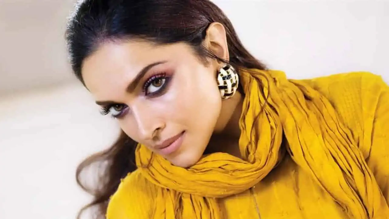 ఇప్పుడు కల్కిలో డార్లింగ్‌తో కలిసి నటించిన దీపిక పదుకోన్‌ ఇప్పుడప్పుడే మరో తెలుగు సినిమాకు సైన్‌ చేసే ఛాన్సులు కనిపించడం లేదు. అప్పటికి ఆమె ముందున్న ఆఫర్లలో వేటికి టిక్‌ పెడతారన్నది ఇప్పుడే చెప్పలేం. కాబట్టి టాలీవుడ్‌లో ఒక్క సినిమాతో హల్‌చల్‌ చేసిన లిస్టులో ఇప్పటికి దీపిక పేరు కూడా యాడ్‌ చేసేయొచ్చు. మరోసారి కల్కి 2తో తెలుగులో ఆకట్టుకోనుంది ఈ బ్యూటీ.