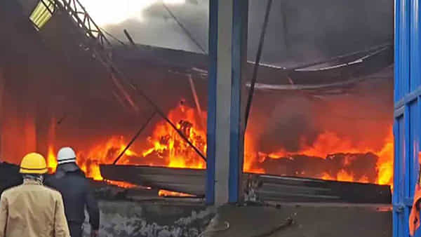 Fire Accident: ఛార్జింగ్ స్టేషన్లో అగ్నిప్రమాదం.. ఇద్దరు యువకులు సజీవ దహనం!