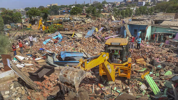 75 బుల్డోజర్లతో మళ్లీ మొదలైన కూల్చివేతలు.. ఈ సారి ఏకంగా 2500 ఇళ్లు నేలమట్టం!