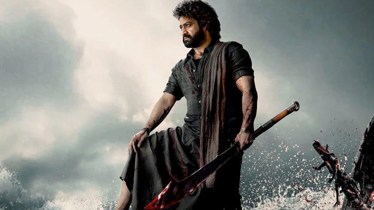 టాలీవుడ్ యంగ్ టైగర్ ఎన్టీఆర్‌నే తీసుకోండి.. 2019 నుంచి 2024 మధ్యలో ఈయన చేసింది బ్లాక్ బస్టర్ సినిమా ట్రిపుల్ ఆర్ మాత్రమే. అంటే అరవింత సమేత తర్వాత చేసింది ఒకే సినిమా అన్నమాట. గత ఏడాది దేవర వచ్చి హిట్ అందుకుంది. ఈ ఏడాది వార్ 2 పక్కన పెడితే అయన సింగల్ హీరోగా సినిమా రానట్లే. 