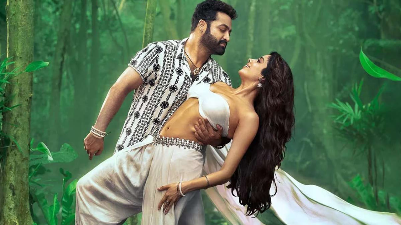 కౌంట్‌డౌన్‌ స్టార్ట్ అయింది. మరికొన్ని గంటల్లో మాకు అప్‌డేట్‌ వచ్చేస్తుందని వెయిట్‌ చేస్తున్నారు తారక్‌ ఫ్యాన్స్. అయితే ఆల్రెడీ కొన్ని లీకులు వాళ్లని ఎగ్జయిట్‌ చేస్తున్నాయి. ఆ లీక్‌కి దేవరతోనూ, దేవర సీక్వెల్‌తోనూ సంబంధం ఉంది. ఇంతకీ ఏంటది?