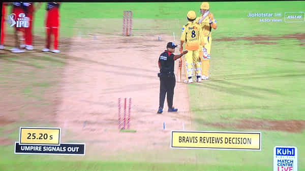 Video: ఏంది.. RCB vs CSK మ్యాచ్లో ఫిక్సింగ్ జరిగిందా.. అంపైర్లు ఇలా తయారయ్యారేంది భయ్యా