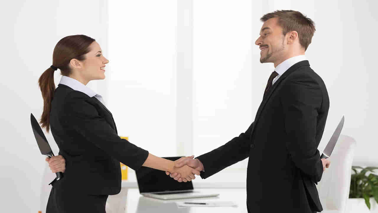 Relationship: ఎంతటి శత్రువునైనా మిత్రులుగా మార్చేసే టెక్నిక్.. ఇది తెలిస్తే ఎవ్వరైనా మీ చుట్టూ తిరగాల్సిందే