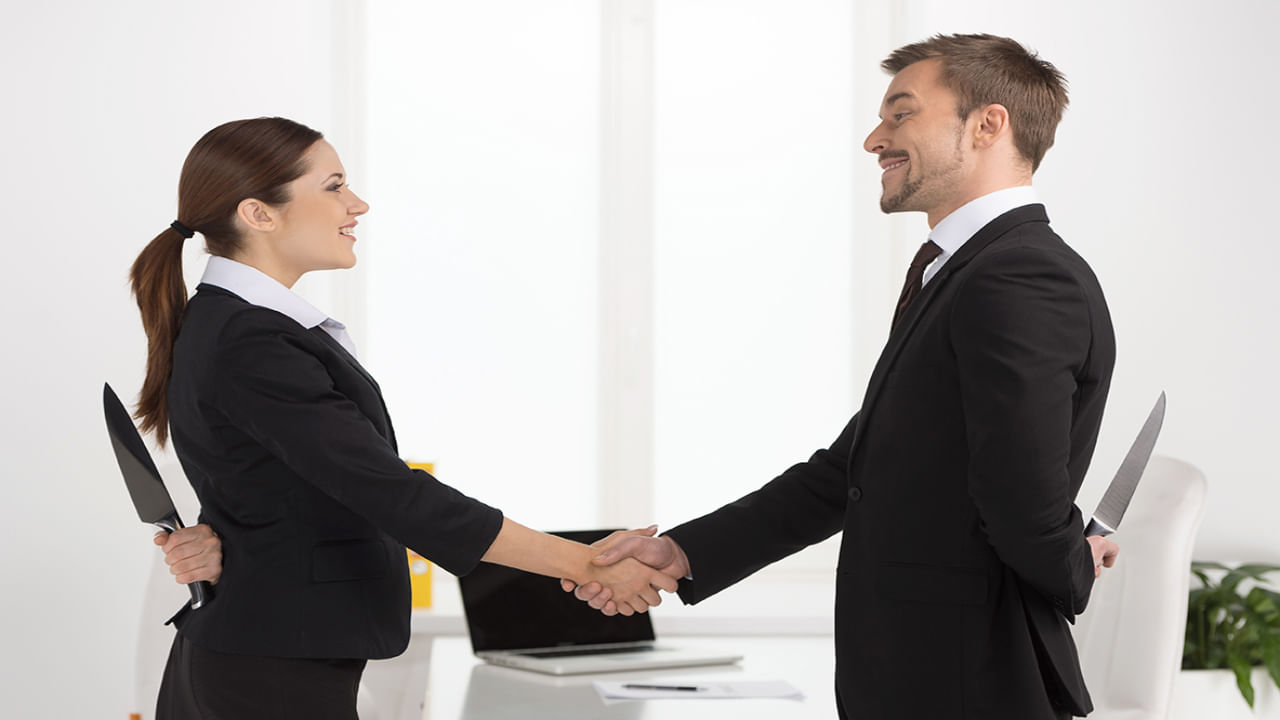 Relationship: ఎంతటి శత్రువునైనా మిత్రులుగా మార్చేసే టెక్నిక్.. ఇది తెలిస్తే ఎవ్వరైనా మీ చుట్టూ తిరగాల్సిందే