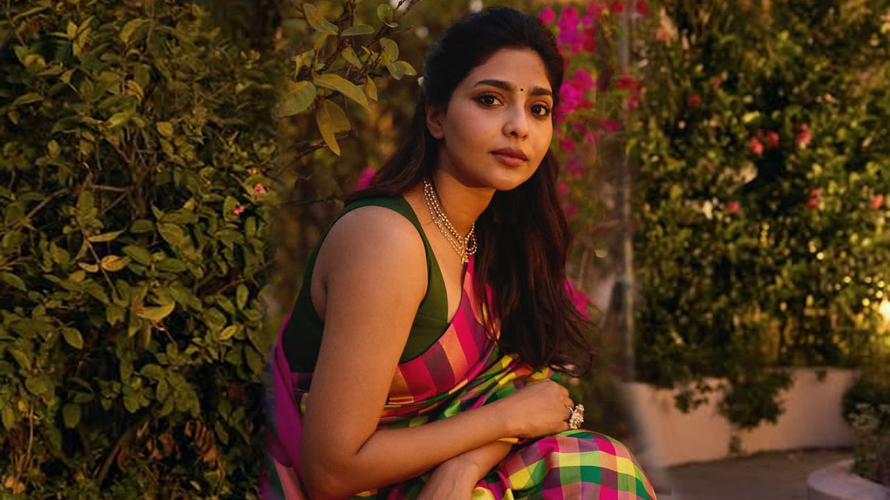 మోడలింగ్ లో తన కెరీర్ మొదలుపెట్టింది. ఫ్లవర్ వరల్డ్, సాల్ట్ స్టూడియో, వనిత, FWD లైఫ్ వంటి మ్యాగజైన్ల కవర్లపై కనిపించింది. చెమ్మనూర్ జ్యువెలర్స్, కరికినేత్ సిల్క్స్, లా బ్రెండా, ఎజ్వా బోటిక్, అక్షయ జ్యువెల్స్, శ్రీ లక్ష్మి జ్యువెలరీ మొదలైన బ్రాండ్లకు మోడల్గా పనిచేసింది.