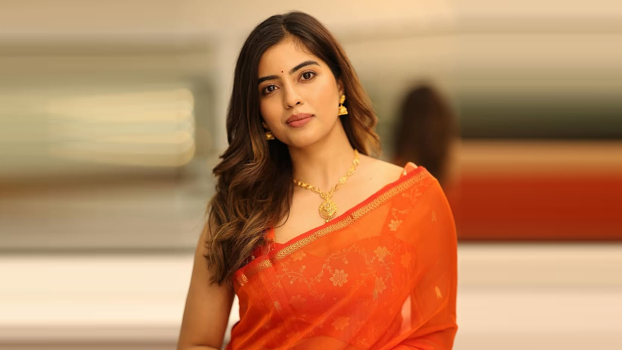 14 మే 1994న తమిళనాడులోని చెన్నైలో తమిళ కుటుంబంలో జన్మించింది అందాల తార అమృత అయ్యర్. కర్ణాటకలోని బెంగళూరులో పెరిగింది. ఆమె సెయింట్ జోసెఫ్ కాలేజ్ ఆఫ్ కామర్స్ నుండి బ్యాచిలర్ ఆఫ్ కామర్స్ డిగ్రీని పూర్తి చేసింది. ఆ తర్వాత మోడల్‌గా మారి తమిళం, తెలుగు భాషల్లో నటిగా తన కెరీర్‌ను కొనసాగించింది.