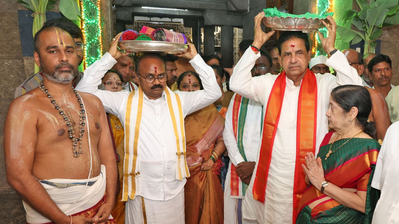 గంగమ్మను శ్రీవారి సోదరిగా భావించే టీటీడీ ప్రతియేటా అమ్మవారికి సారెను సమర్పిస్తుంది. ఈ సారి టీటీడీ తరపున 
ఛైర్మన్ బీఆర్ నాయుడు, ఈవో జె శ్యామల రావు అమ్మవారికి సారెను సమర్పించారు. ఏటా అమ్మవారికి టిటిడి సారెను సమర్పించడం ఆనవాయితీగా వస్తోంది. 