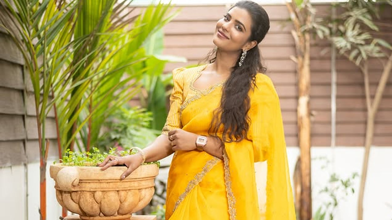 తిరుపతిలోని శ్రీ విద్యానికేతన్ ఇంటర్నేషనల్ స్కూల్లో, చెన్నైలోని హోలీ ఏంజెల్స్ ఆంగ్లో ఇండియన్ హయ్యర్ సెకండరీ స్కూల్లో చదివింది.తమిళనాడులో చెన్నైలోని ఇతిరాజ్ కాలేజ్ ఫర్ ఉమెన్ నుంచి బి.కామ్ లో డిగ్రీ పట్ట పొందింది ఈ వయ్యారి భామ.