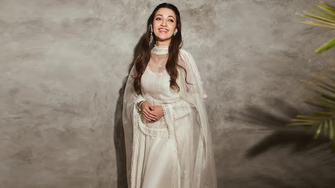 ఇంత ఫామ్‌లో కనిపించిన నేహా సడన్‌గా స్లో అయింది. గత ఏడాది టిల్లు స్క్వేర్‌, గ్యాంగ్స్ ఆఫ్ గోదావరి సినిమాల్లో కనిపించిన నేహా చేతిలో ఇప్పుడు ఒక్క ప్రాజెక్ట్‌ కూడా లేదు. దీంతో ఈ బ్యూటీ ఏమైంపోయిందన్న ఎంక్వైరీలు మొదలయ్యాయి.