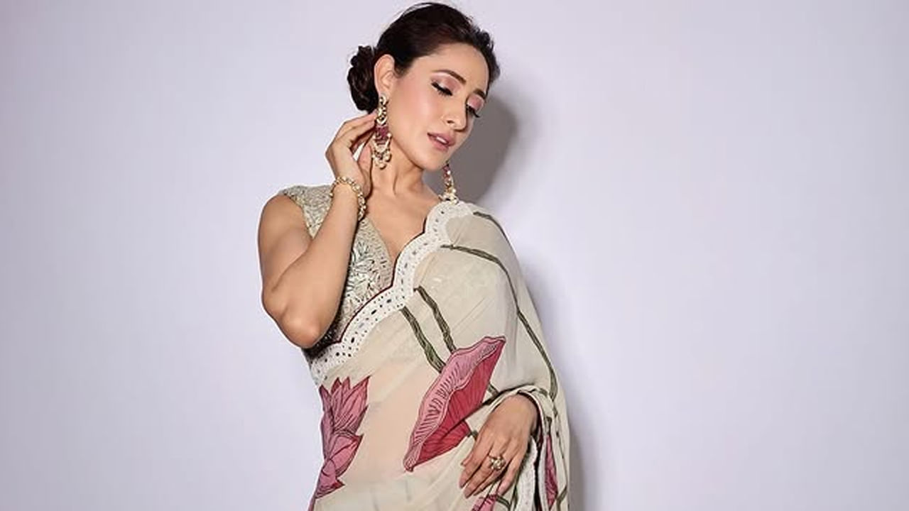 తర్వాత తెలుగు ఓం నమో వెంకటేశాయ అనే ఆధ్యాత్మిక చిత్రంలో మెప్పించింది. తర్వాత జయ జానకి నాయక, అఖండ, ఇటీవల దాకు మహారాజ్ వంటి బ్లాక్ బస్టర్స్  సినిమాల్లో నటించింది.