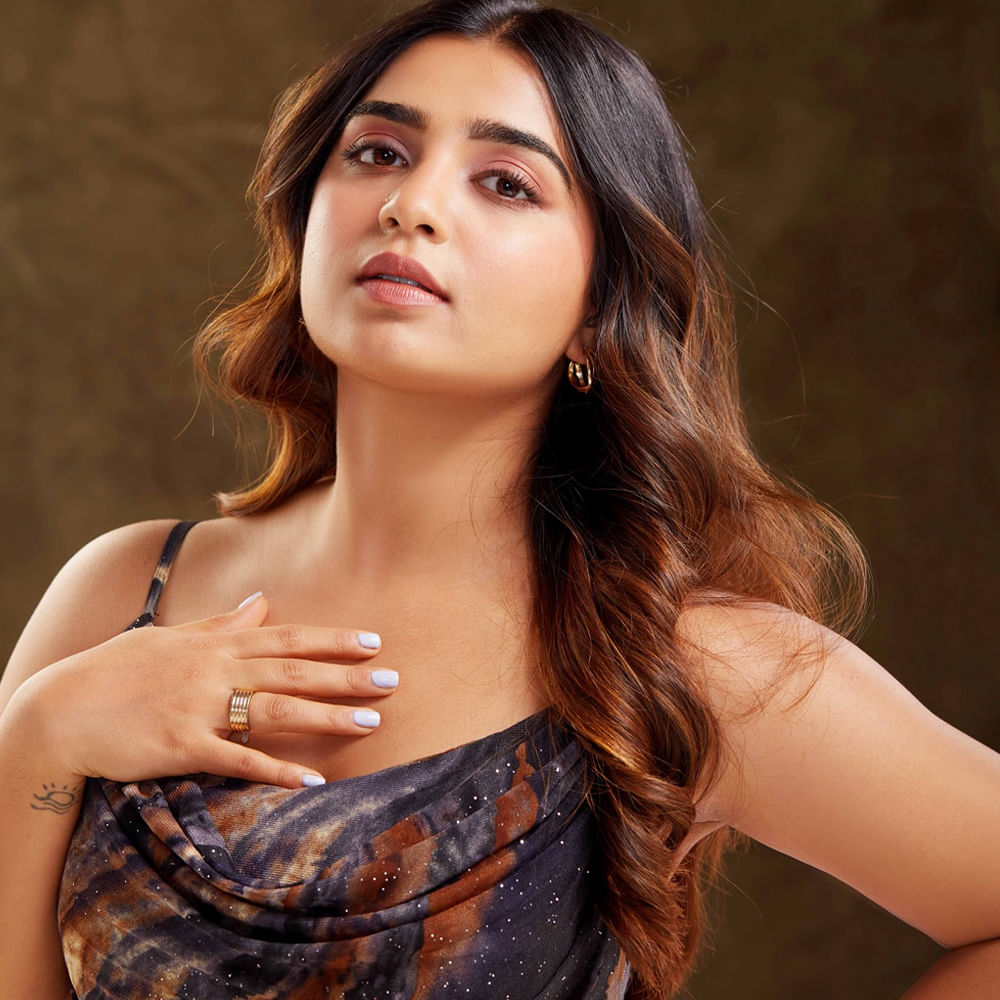 తెలుగులోనూ ఓ సినిమా చేసింది. సంతోష్ శోభన్ హీరోగా నటించిన సినిమాలో ఈ అమ్మడు హీరోయిన్ గా చేసింది. శ్రీదేవి శోభన్ బాబు అనే సినిమాలో చేసింది ఈ అమ్మడు. ప్రస్తుతం ఈ అమ్మడు సోషల్ మీడియాలో చాలా యాక్టివ్ గా ఉంటుంది.