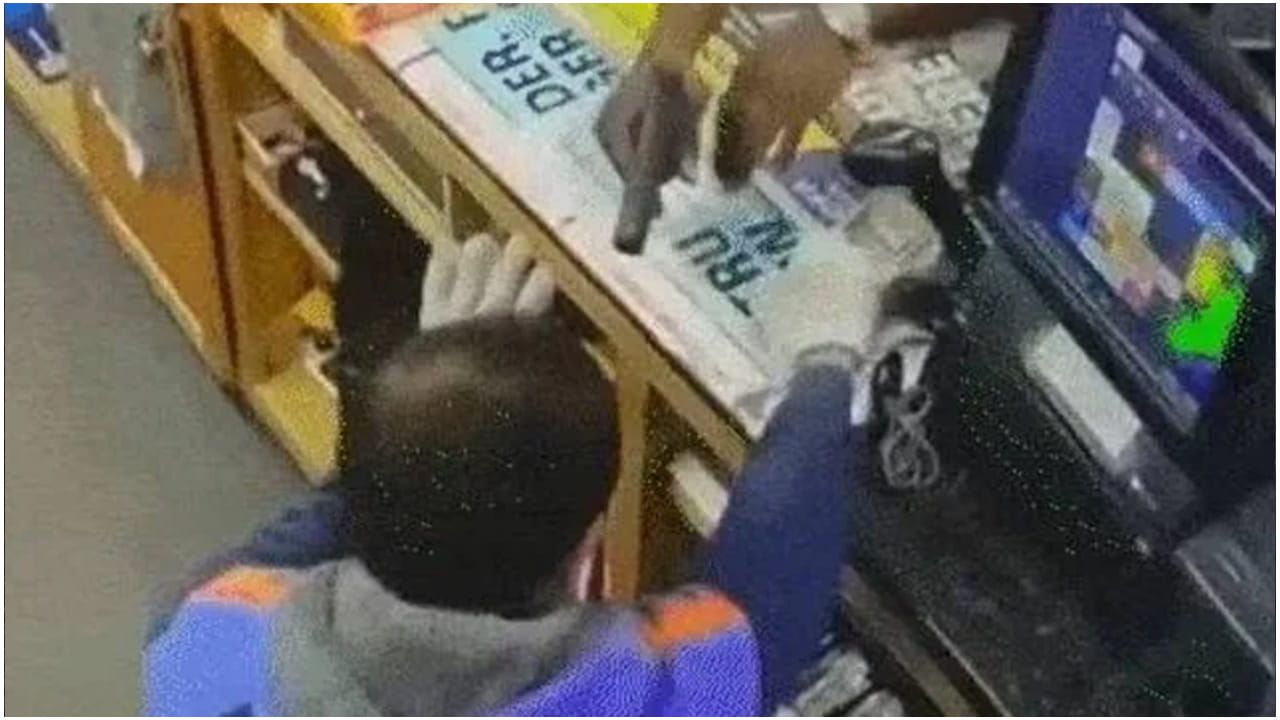 కస్టమర్‌లాగా వచ్చి కాల్చి చంపాడు.. అమెరికాలో గుజరాతీ వ్యక్తి దారుణ హత్య..!