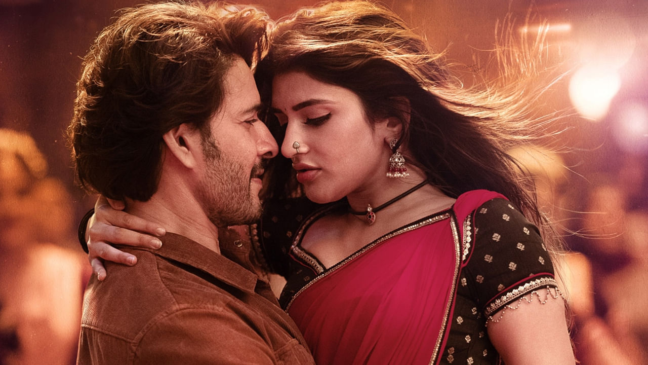 గత ఏడాది మొదట్లో వచ్చిన గుంటూరు కారంలో ఓ మాస్ సాంగ్ నుంచి నెక్స్ట్ ఇయర్ రానున్న రాబిన్ హుడ్‌లో కొత్త సాంగ్ వరుకు చాల సాంగ్స్ ట్రెండ్ అయిన పదాలతోనే వస్తున్నాయి. అవి హిట్ అవుతున్నాయి కూడా. అందుకే వాటినే హుక్ లైన్స్‌గా చేసుకొంటున్నారు  లిరిక్ రైటర్స్. 