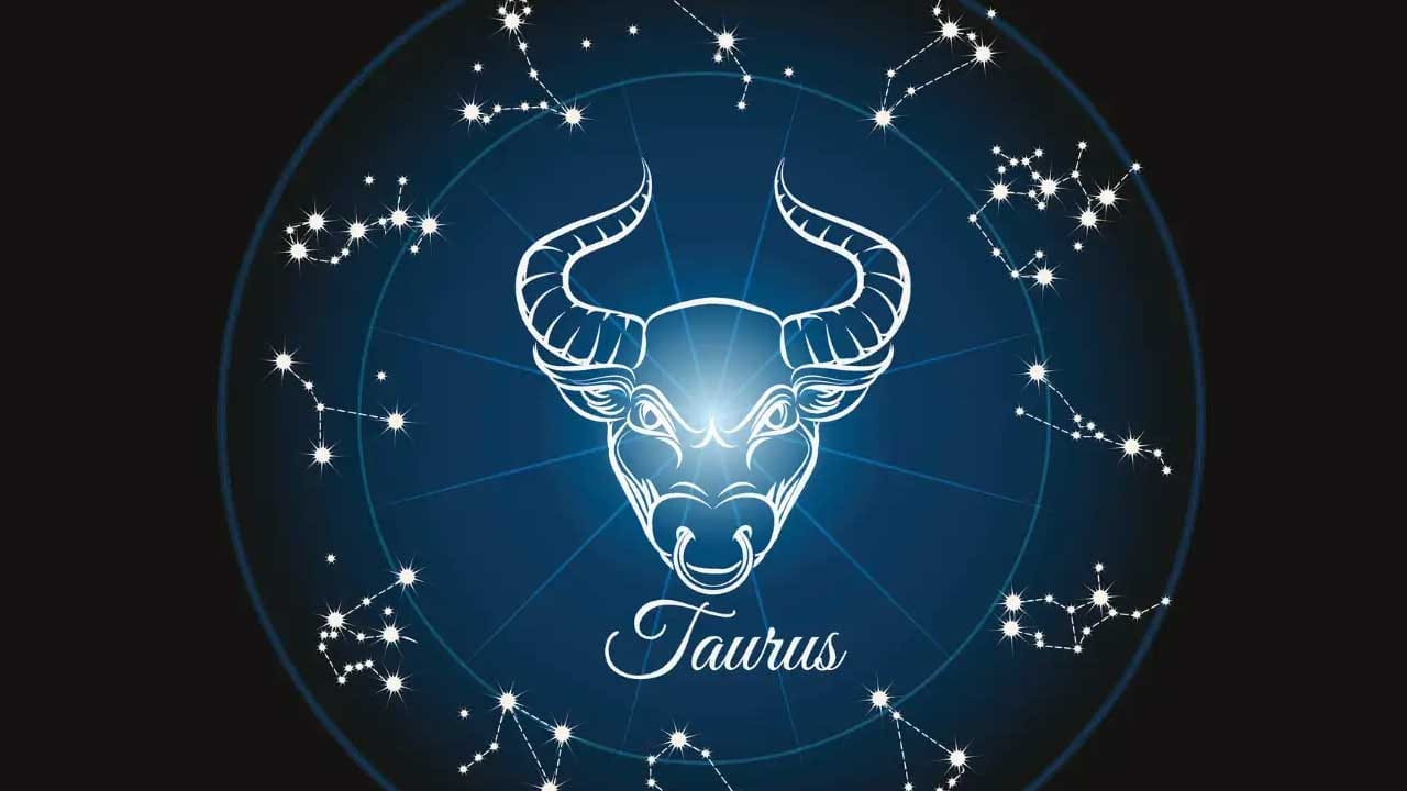 వృషభ రాశిలో జన్మించిన వ్యక్తులకు కూడా గురు సంచారం అద్భుతంగా కలిసి వస్తుంది. ముఖ్యంగా  వ్యాపారస్తులు అనేక లాభాలు పొందుతారు. అలాగే వీరికి ప్రతి పనిలో పెద్దపెద్ద మార్పులు వస్తాయి. ఒత్తిడి నుంచి కూడా సులభంగా విముక్తి కలుగుతుంది. ఉద్యోగాలు చేసే వారు కొత్త ఆదాయం మార్గాలు పొంది సంతోషంగా గడుపుతారు. అలాగే ఆరోగ్యం కూడా చాలా బాగుంటుంది.