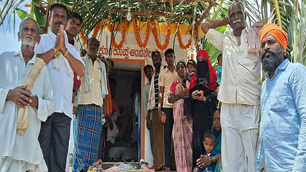 అక్కడి హనుమంతుడి ఆలయంలో ముస్లింలే పూజారులు..ఊరంతా భక్తులే..! ఎక్కడో తెలుసా..?