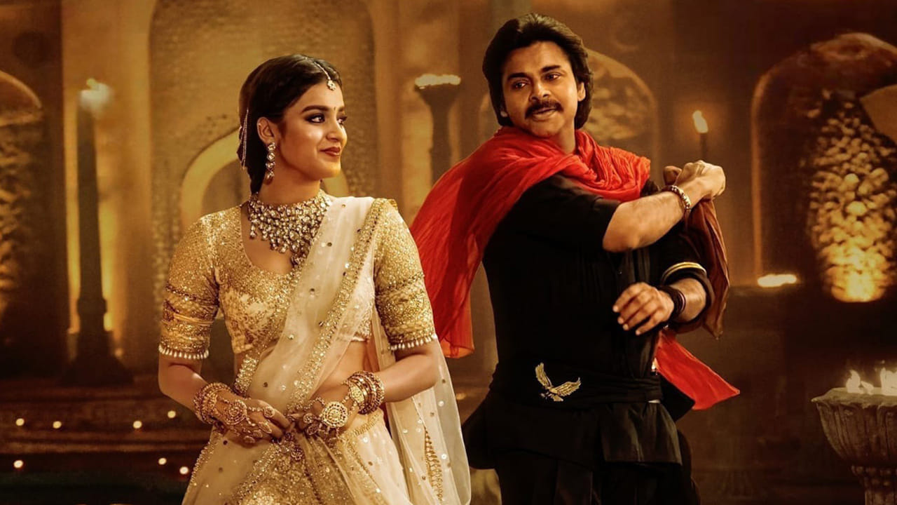 సమ్మర్లో పిల్లలకు హాలీడేస్ ఉంటాయి.. ఏ ఎగ్జామ్స్ గోల ఉండదు అయినా కూడా పీక్ సమ్మర్ను వదిలేస్తున్నారు మన హీరోలు. ఇంకా మాట్లాడితే.. ఎండలు తగ్గాకే అసలు సినిమా సీజన్ మొదలవుతుంది. ఈ లిస్టులో రాబోతున్న తొలి పెద్ద సినిమా హరిహర వీరమల్లు. జూన్ 12న ఈ సినిమా విడుదల కానుంది. పవన్ కళ్యాణ్ ఫ్యాన్స్ చాన్నాళ్లుగా ఈ సినిమా కోసం చూస్తున్నారు. పాజిటివ్ టాక్ గానీ వచ్చిందంటే జూన్ అంతా హరిహర వీరమల్లు హవానే కనిపిస్తుంది.