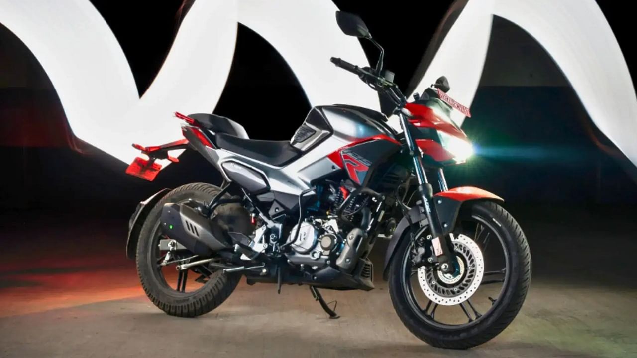 హీరో ఎక్స్ట్రీమ్ 125 ఆర్ అధునాతన ట్యాంక్ ఎక్స్‌టెన్షన్లతో ఉంటుంది. ముఖ్యంగా స్టైలిష్ ఎల్ఈడీ లైటింగ్ యువతను అమితంగా ఆకర్షిస్తుంది.  ఫుల్ ఎల్ఈడీ లైటింగ్ 124.7 సీసీ ఇంజిన్ ఈ బైక్ ప్రత్యేకత. ఈ బైక్ 11.4 హెచ్‌పీ, 10.5 ఎన్ఎం టార్‌ను ఉత్పత్తి చేస్తుంది. ఈ బైక్ ధర రూ. 96,425 (ఎక్స్-షోరూమ్)గా ఉంది. 