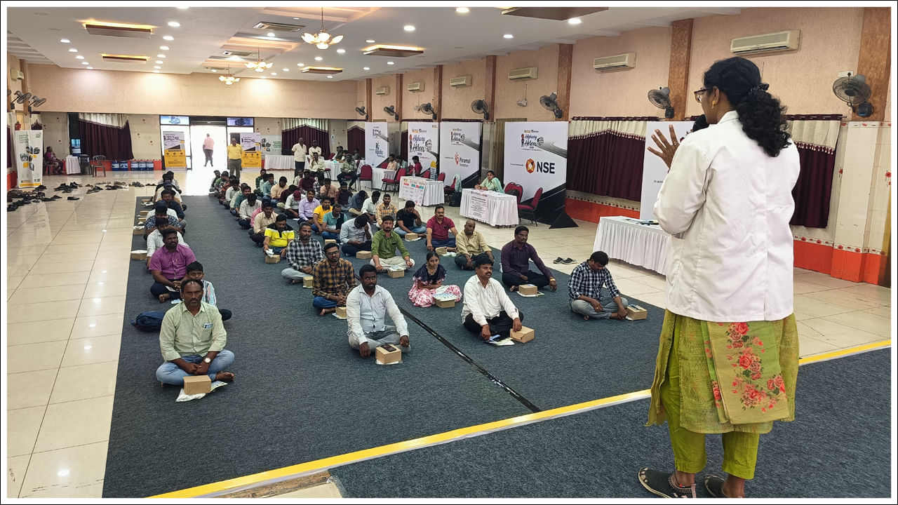 TB అవగాహన (పిరమల్ స్వాస్థ్య): పిరమల్ స్వాస్థ్య నిపుణులు TB లక్షణాలు, నివారణ, సకాలంలో చికిత్స ప్రాముఖ్యతపై సమాచారాన్ని అందించారు. ఆర్థిక అక్షరాస్యత (NSE): నేషనల్ స్టాక్ ఎక్స్ఛేంజ్ (NSE) నిపుణులు బడ్జెట్, పొదుపు పద్ధతులు, సైబర్ మోసాలను నివారించడానికి తీసుకునే చర్యలపై సెషన్లను నిర్వహించారు.