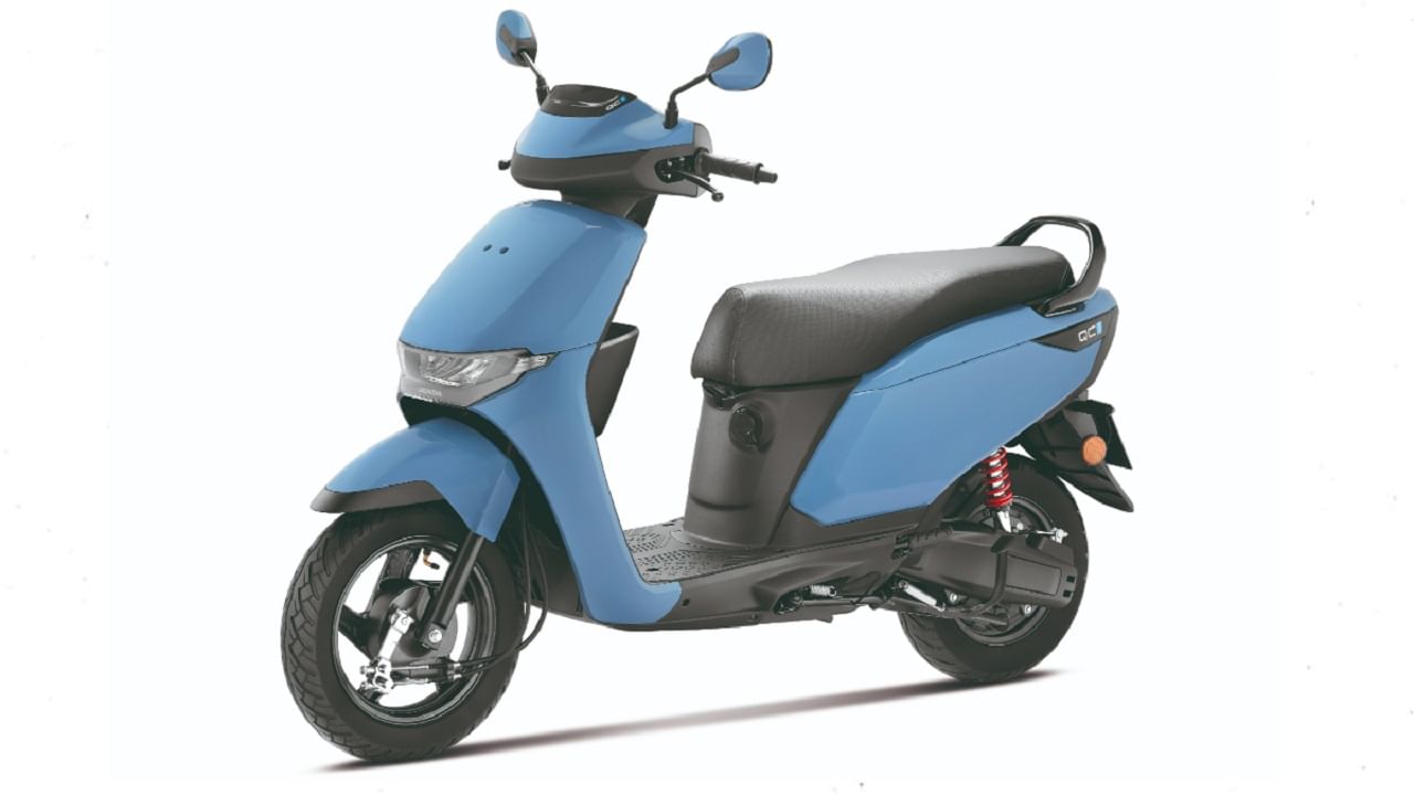 హోండా క్యూసీ ఈవీ స్కూటర్ ఎక్స్-షోరూమ్ ధర రూ. 90,000గా ఉంది. హోండా క్యూసీ-1 అనేది 1.5 కేడబ్ల్యూహెచ్ బ్యాటరీ ప్యాక్‌తో శక్తినిస్తుంది. దీనిని సింపుల్‌గా ఇంట్లో ఛార్జ్ చేయవచ్చు. అదే సమయంలో 80 కి.మీ పరిధిని అందిస్తుంది. క్యూసీ1 రెండు రైడ్ మోడ్‌లను కలిగి ఉంటుంది. ఈ స్కూటర్ బ్యాటరీ ప్యాక్ 0–80 శాతం వరకు ఛార్జ్ కావడానికి 4.3 గంటలు పడుతుంది.
