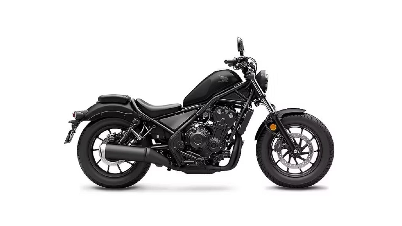 వంకర, గతుకుల రోడ్లపై ప్రయాణానికి హోండా రెబెల్ 500 బైక్ చాలా బాగుంటుంది. దీనిలోని 471 సీసీ సమాంతర ట్విన్ ఇంజిన్ నుంచి 45.5 బీహెచ్ పీ శక్తి, 43.3 ఎన్ ఎం టార్కు విడుదల అవుతుంది. 191 కిలోల బరువు ఉన్నప్పటికీ బైక్ ను చాలా సులువుగా నియంత్రణ చేయవచ్చు. 690 ఎంఎం సీటు ఎత్తు, 125 ఎంఎం గ్రౌండ్ క్లియరెన్స్ తో ప్రయాణానికి చాలా వీలుగా ఉంటుంది. ఈ బైక్ రూ.5.10 లక్షల ధరకు అందుబాటులో ఉంది.