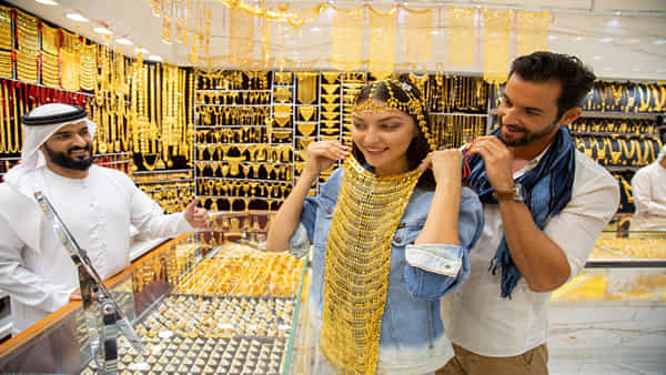 Dubai Gold: జీఎస్టీ లేకుండా దుబాయ్ రేట్లకు చీప్గా బంగారం ఎలా కొనాలి.. ఈ రూల్స్ తెలుసా?