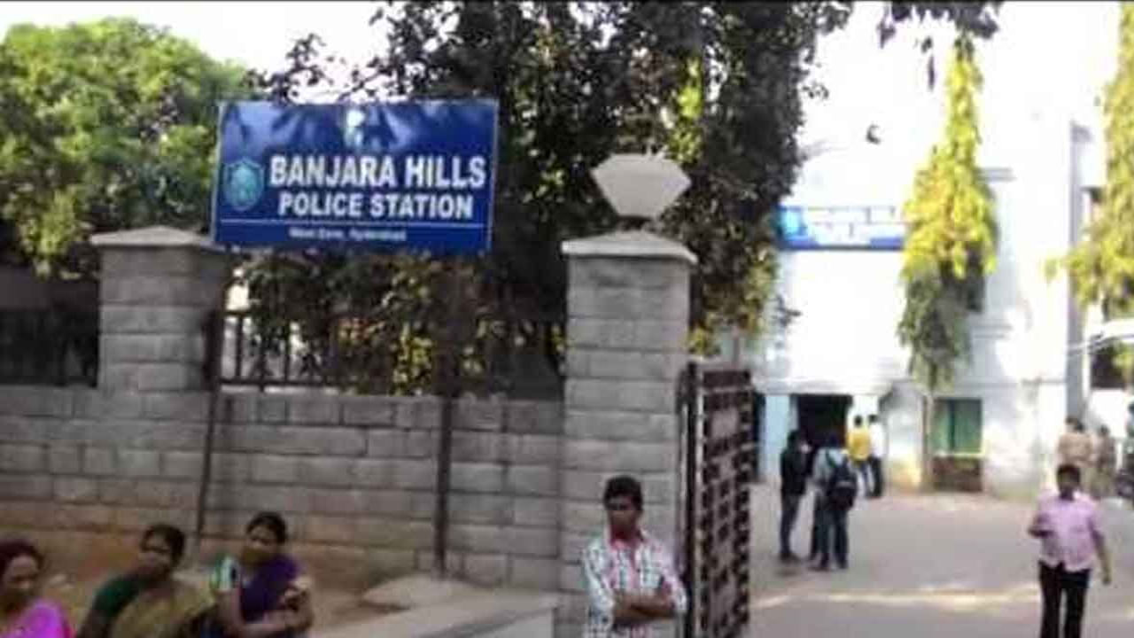 Hyderabad: మార్ఫింగ్ ఫోటోల పేరుతో బెదిరింపులు.. పోలీసుల ఎంట్రీతో సీన్ సితార్!