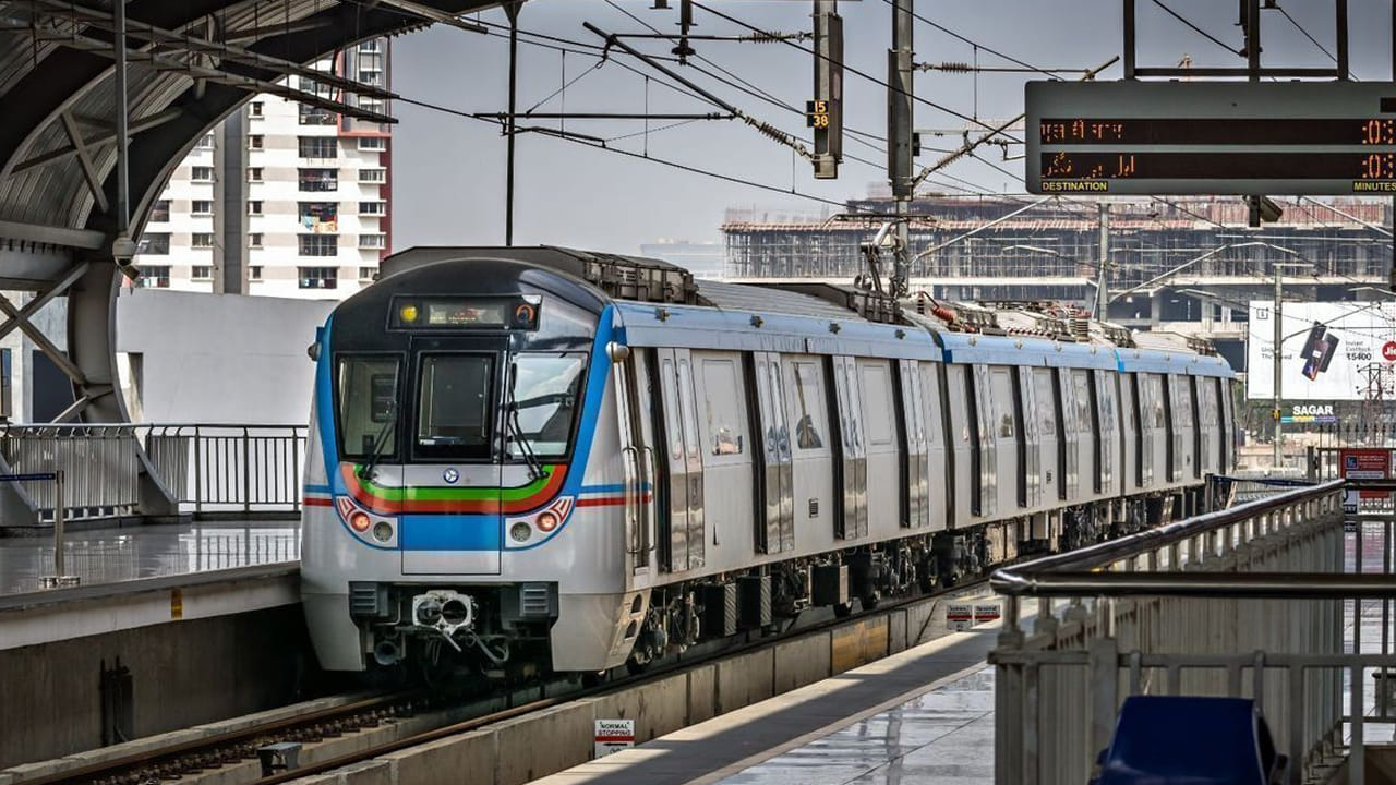 Hyderabad Metro: హైదరాబాద్ మెట్రో ప్రయాణికులకు బిగ్‌ షాక్‌..! భారీగా పెరిగిన మెట్రో టిక్కెట్ ధరలు