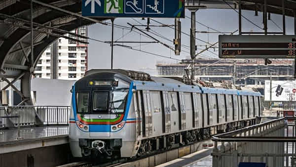 Hyderabad: హైదరాబాద్ మెట్రో ప్రయాణికులకు షాక్.. చార్జీలు పెంపు..