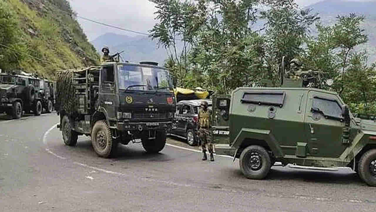 జమ్మూ కశ్మీర్.. లోయలో పడ్డ ఆర్మీ వాహనం! ముగ్గురు జవాన్లు మృతి