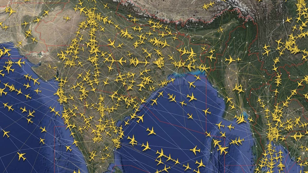 ఎయిర్ స్పేస్ మూసివేయడం.. పాకిస్తాన్ రిజిస్టర్డ్, ఆపరేట్ చేయబడిన లేదా లీజుకు తీసుకున్న అన్ని విమానాలు వాణిజ్య, సైనిక, పౌర విమానాలు సహా భారత గగనతలాన్ని ఉపయోగించకుండా నిషేధిస్తూ ఇండియా ఎయిర్‌మెన్ (NOTAM) కు నోటీసు జారీ చేసింది. ఈ చర్య విమాన షెడ్యూల్‌లకు గణనీయంగా అంతరాయం కలిగిస్తుంది. ప్రయాణ సమయాలను పొడిగిస్తుంది. పాకిస్తాన్ ఇంటర్నేషనల్ ఎయిర్‌లైన్స్ (PIA) నిర్వహణ ఖర్చులను పెంచుతుంది. విమాన ప్రయాణ వ్యవధిని పొడిగించడం వల్ల ఎక్కువ ఇంధనం, ఎక్కువ సిబ్బంది షిఫ్ట్‌లు అవసరం అవుతాయి. 