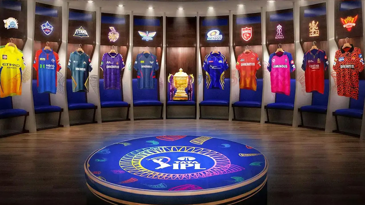 ప్రపంచవ్యాప్తంగా క్రికెట్ అభిమానులలో ఇండియన్ ప్రీమియర్ లీగ్ పట్ల ఉన్న క్రేజ్ చాలా స్పష్టంగా ఉంది. ప్రతి సంవత్సరం ఐపీఎల్ ఎప్పుడు ప్రారంభమవుతుందో అని అభిమానులు ఎదురు చూస్తుంటారు. IPL 2025 టోర్నమెంట్ ప్రస్తుతం18వ సీజన్ నడుస్తోంది. ఈ 18 సీజన్లలో, అభిమానులు ఎప్పటికీ మరచిపోలేని అనేక రికార్డులు నమోదవుతున్నాయి. ఇలాంటి వాటిలో ఒక రికార్డు కెప్టెన్‌గా బౌలింగ్ చేయడం. ఐపీఎల్‌లో కెప్టెన్‌గా అత్యధిక వికెట్లు తీసిన టాప్ ఐదు బౌలర్ల గురించి ఇప్పుడు తెలుసుకుందాం..