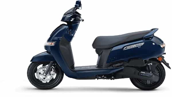 TVS iQube ST: అదిరిపోయే లుక్తో కొత్త ఈవీ స్కూటర్.. మార్కెట్లో అమ్మకాల పూనకాలే..!
