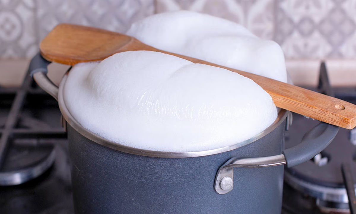 మీరూ ప్యాకెట్ పాలను రోజులో మళ్లీ మళ్లీ వేడి చేస్తున్నారా? ఇలా చేస్తే ఏమవుతుందో తెలుసా..