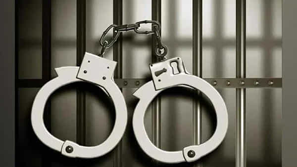Hyderabad: యాపిల్ యాక్ససరీస్ సగం ధరకే కొంటున్నారా..? మీ కొంప కొల్లేరే బ్రో..!