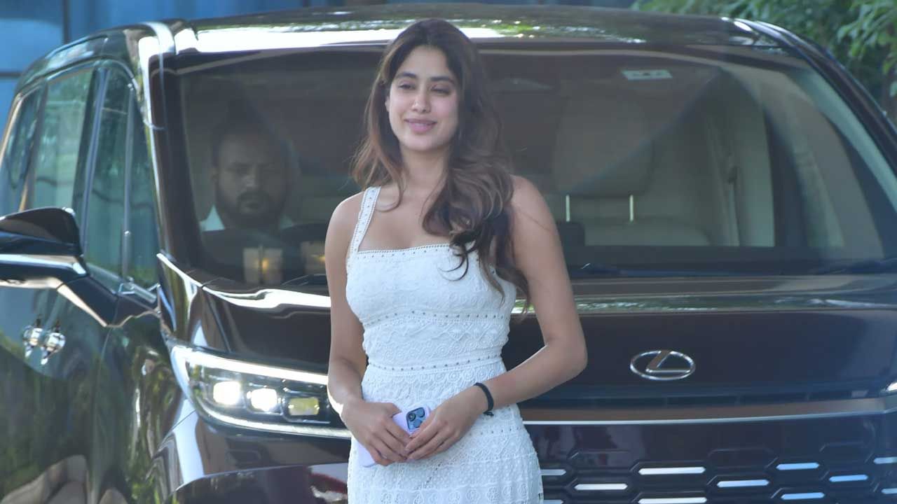మేకప్ లేకుండా అతిలోక సుందరి గారాల పట్టీ.. జాన్వీ ఎంత బాగుందో కదా