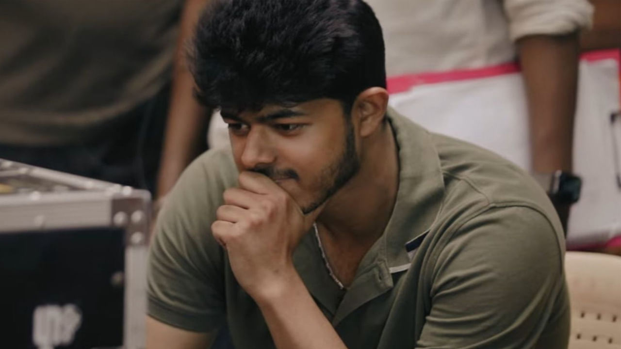 తండ్రి ఆఖరి సినిమా రిలీజ్‌ కన్నా ముందే.. తాను ఇండస్ట్రీలో ప్రూవ్ చేసుకోవాలని కష్టపడుతున్నారు ఈ యంగ్ డైరెక్టర్‌. మరి చుడాలిక జాసన్‌ విజయ్ దర్శత్వంలో వస్తున్న తోలి ఎలా ఉండనుందో. ఈ సినిమా హిట్ అయితే అవకాశాలు క్యూ కట్టడం పక్క అంటున్నారు ఫ్యాన్స్.