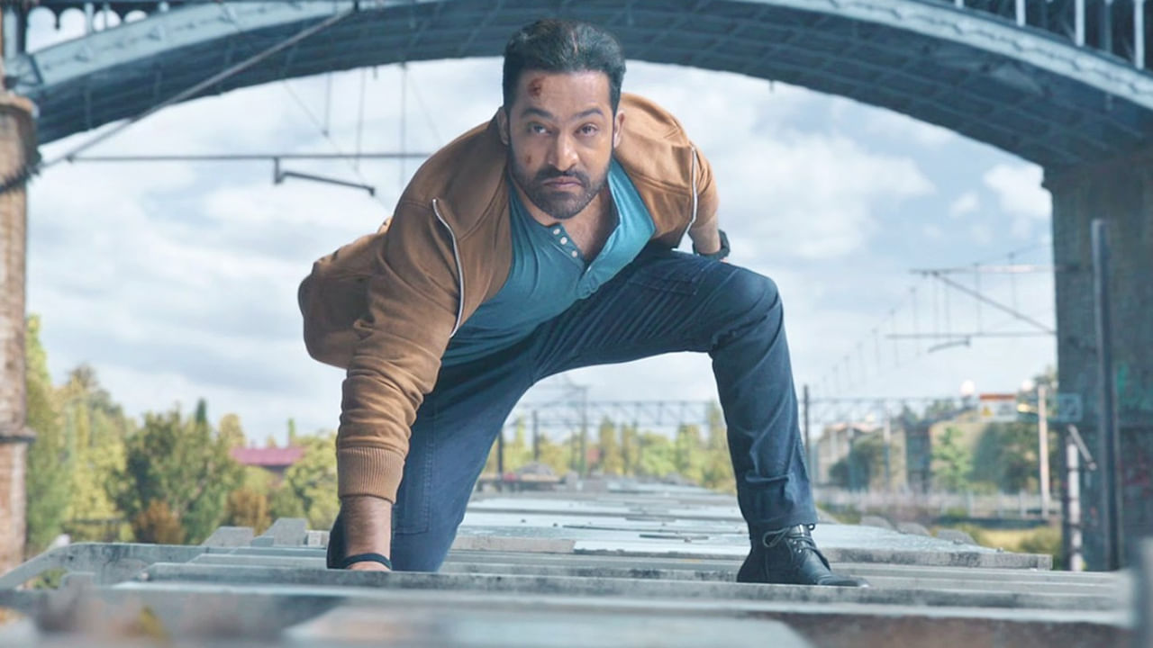 Jr NTR-War2: ఎన్టీఆర్ రేంజ్ అలాంటిది మరి.. వార్ 2 సినిమాకు రెమ్యునరేషన్ ఎన్ని కోట్లో తెలుసా?