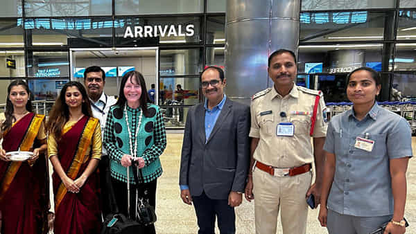 Hyderabad: హైదరాబాద్కు మిస్ వరల్డ్ లిమిటెడ్ చైర్పర్సన్.. ఎయిర్పోర్టులో అధికారుల ఘన స్వాగతం!