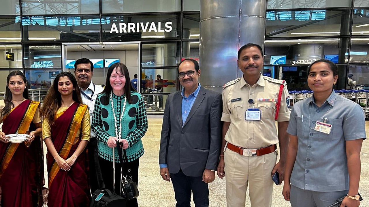 Hyderabad: హైదరాబాద్కు మిస్ వరల్డ్ లిమిటెడ్ చైర్పర్సన్.. ఎయిర్పోర్టులో అధికారుల ఘన స్వాగతం!