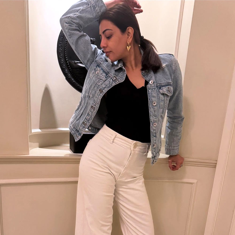 టాలీవుడ్ చందమామ కాజల్ అగర్వాల్. తెలుగులో ఒకప్పుడు తోపు హీరోయిన్ గా రాణించింది కాజల్ అగర్వాల్. తెలుగులోనే కాదు తమిళ్ ల్లోనూ సినిమాలు చేసింది ఈ అమ్మడు. తెలుగులో దాదాపు అందరు హీరోలతో నటించింది. 